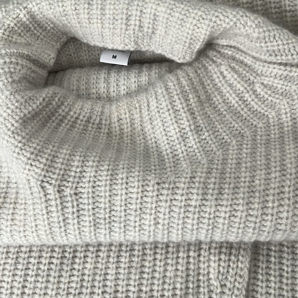 Althleta Cream Azalea Oversized Merino Wool and Cashmere Sweater Size M - Picture 7 of 12